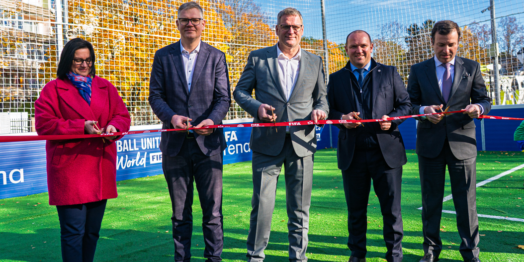 Rīgā atklāti divi jauni FIFA Arena futbola laukumi