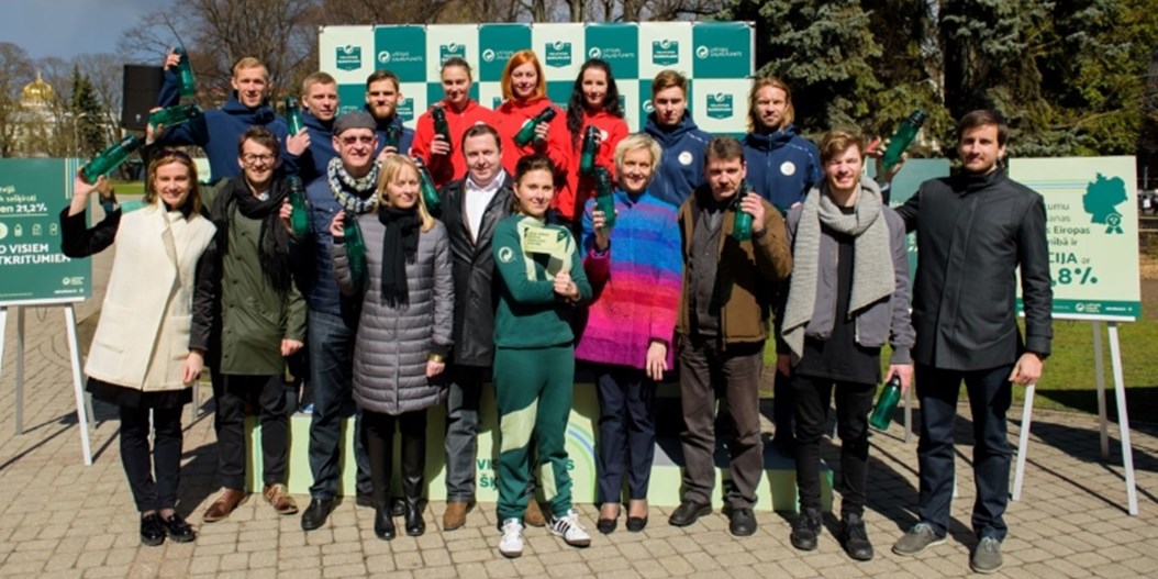 Futbolisti un futbolistes piedalās Vislatvijas šķiratlona atklāšanā