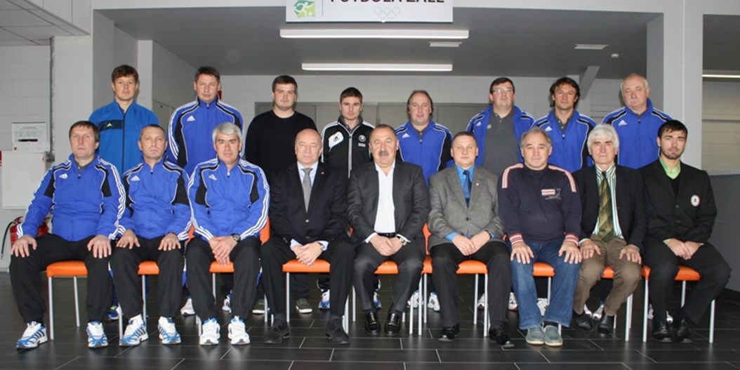 Leonīds Tkačenko un Valērijs Gazajevs pasniedz vieslekcijas UEFA-PRO sesijā Rīgā