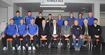 Leonīds Tkačenko un Valērijs Gazajevs pasniedz vieslekcijas UEFA-PRO sesijā Rīgā