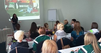Rīgā notika sieviešu futbola tiesnesēm veltītais seminārs D. Damkovas vadībā