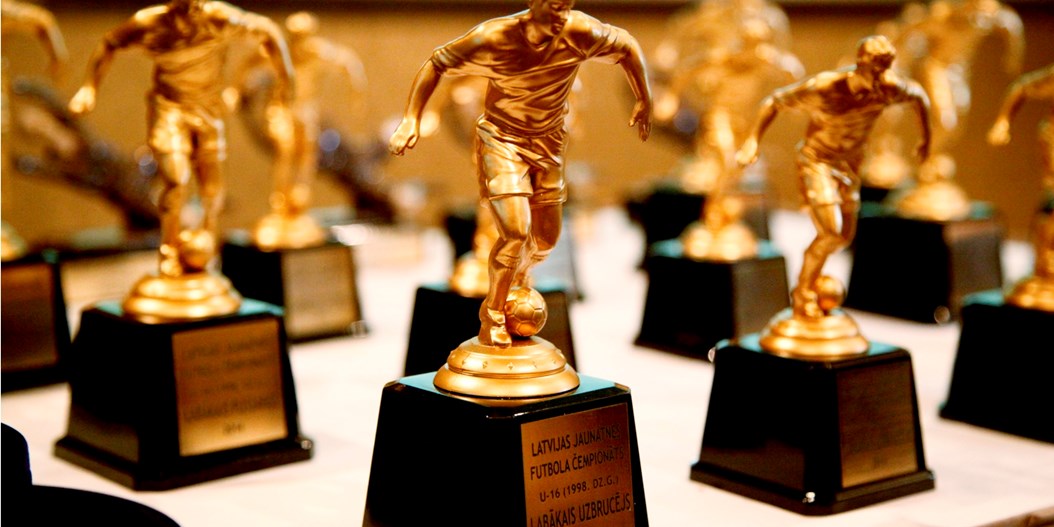 Apbalvoti 2014.gada LMT Futbola akadēmijas izcilnieki un Latvijas jaunatnes futbola čempionāta laureāti