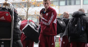Latvijas nacionālā futbola izlase ieradusies Amsterdamā, sestdien oficiālais pirmsspēles treniņš un preses konference