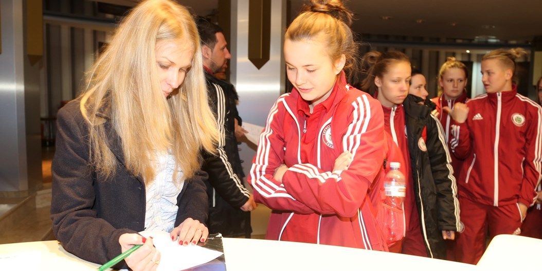 Latvijas nacionālā sieviešu futbola izlase ieradusies Moldovā