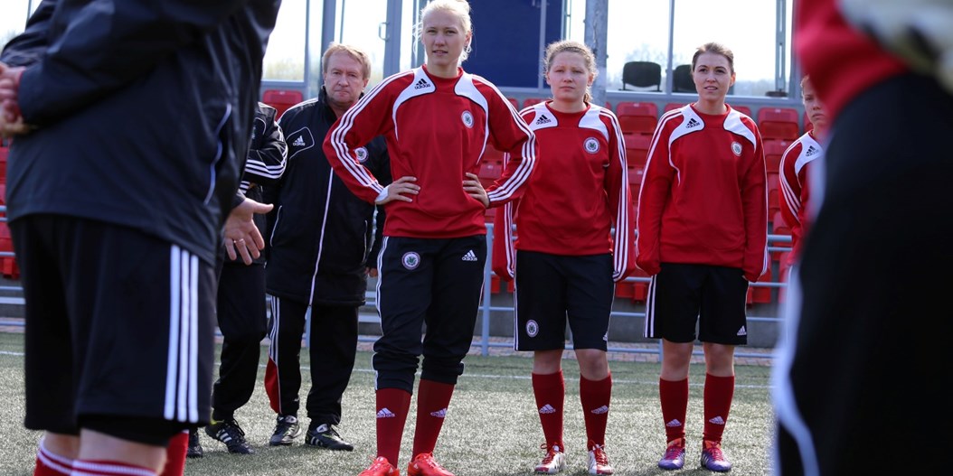 Latvijas nacionālās sieviešu futbola izlases pirmsspēles treniņa galerija 8. aprīlī