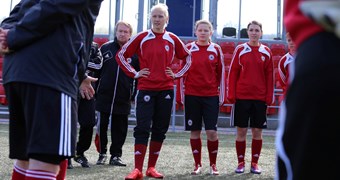 Latvijas nacionālās sieviešu futbola izlases pirmsspēles treniņa galerija 8. aprīlī