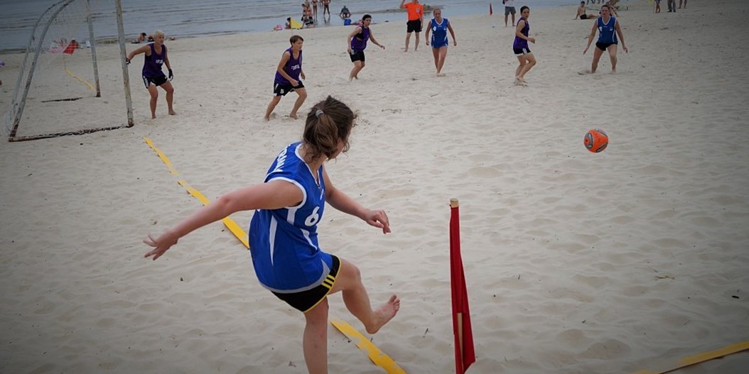 Sieviešu komandas aicina pieteikties Jūrmalas kausa izcīņai pludmales futbolā