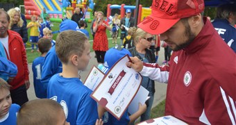Futbola dienas ietvaros Rīgā aizvadīti kārtējie Bērnu Futbola Svētki
