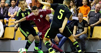 Latvijas telpu futbola izlase pirmajā draudzības spēlē zaudē Spānijai