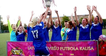Rīgas Futbola skola otro gadu pēc kārtas triumfē Latvijas Kausa izcīņā sievietēm