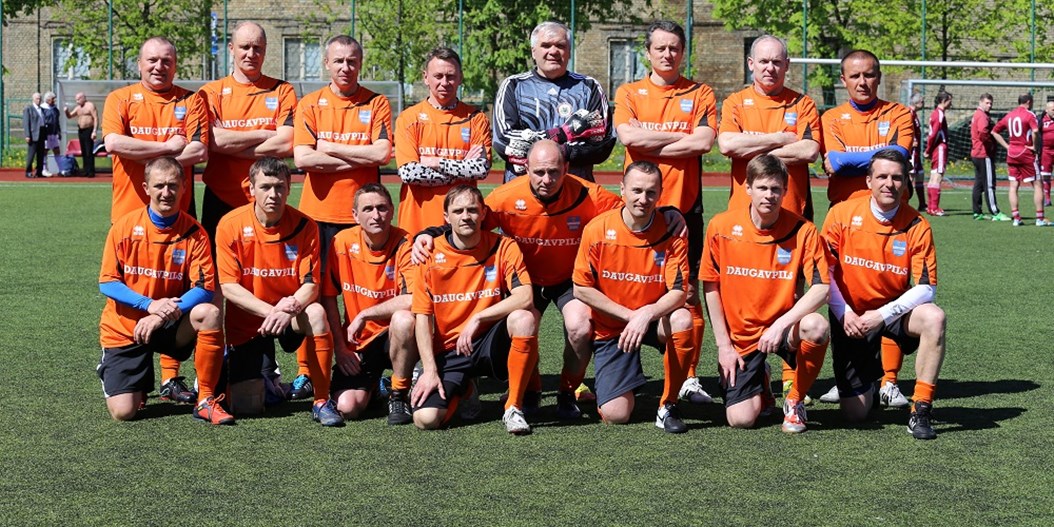 Aizvadīts Latvijas futbola veterānu čempionāta Carnikavas posms