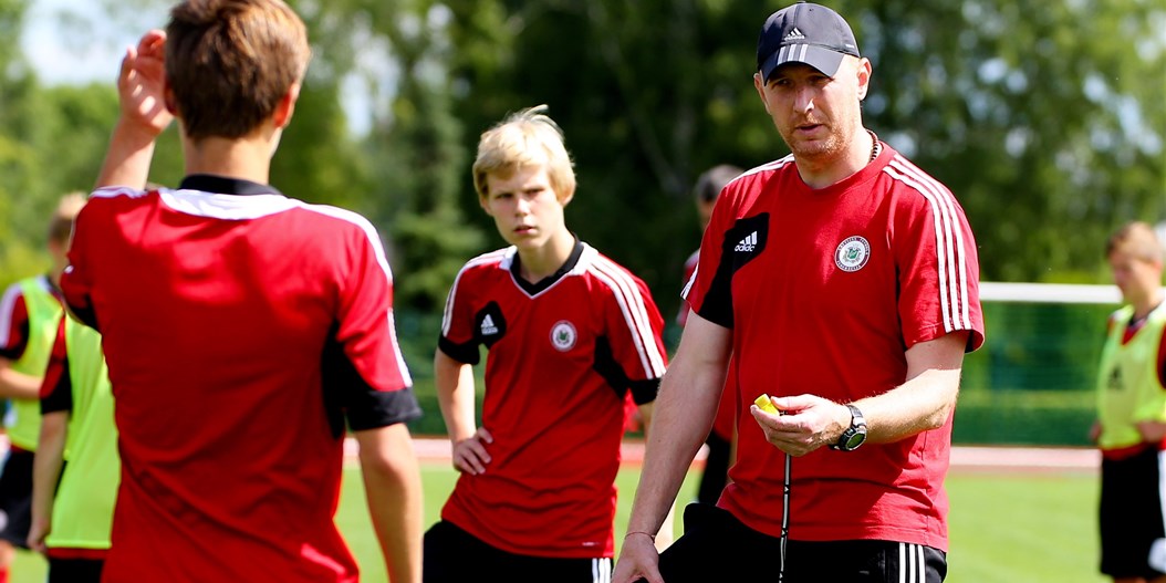 Latvijas U-17 izlase satikusies uz selekcijas treniņnometni Rīgā