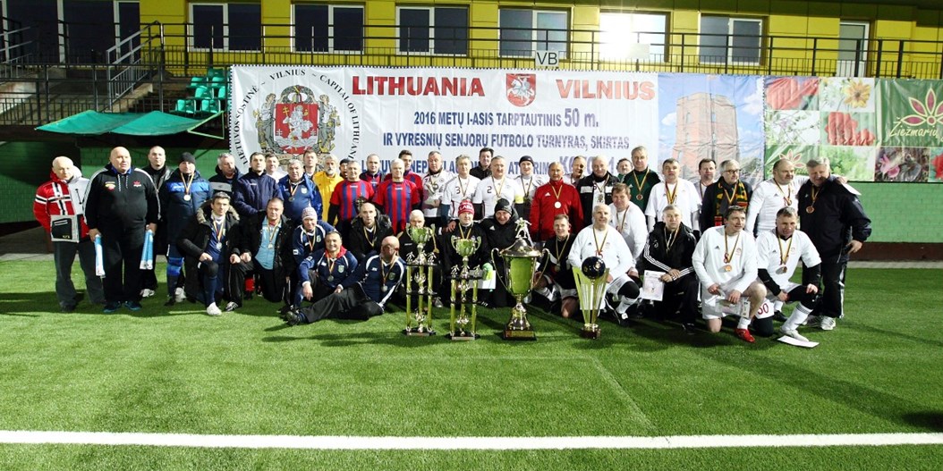 Latvijas futbola veterānu komanda triumfē starptautiskā turnīrā Viļņā