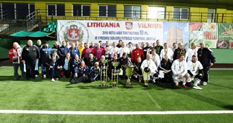 Latvijas futbola veterānu komanda triumfē starptautiskā turnīrā Viļņā