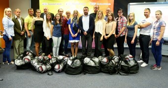 FIFA dāvāto ekipējumu saņēmuši deviņi Latvijas Sieviešu pirmās līgas čempionāta klubi