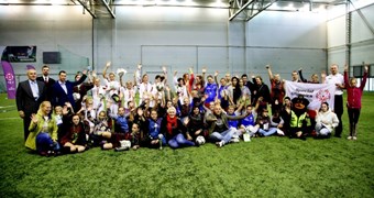 Video un foto: Meiteņu futbola turnīrs speciālo skolu audzēknēm