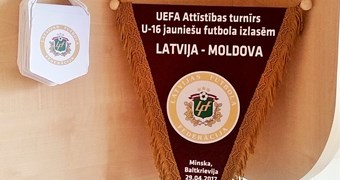 Latvijas jauniešu izlase pēcspēles soda sitienu sērijā pārspēj Moldovu