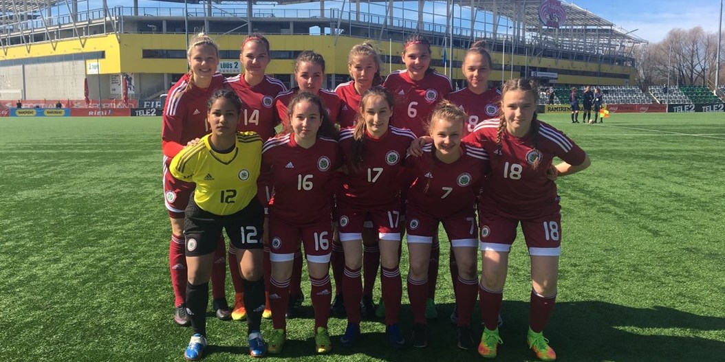 Latvijas meiteņu futbola izlase Tallinā pārspēj Igauniju