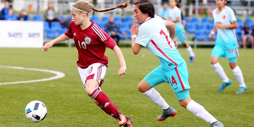 UEFA Attīstības turnīrs WU-17 meitenēm: Latvijas izlase piekāpjas Turcijai