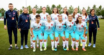 UEFA Attīstības turnīrs WU-17 meitenēm: Turcijas izlase rāda raksturu un pārspēj Fēru salas