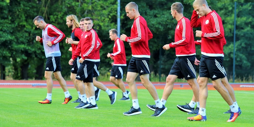 FOTO: nacionālā izlase Jūrmalā sākusi treniņnometni pirms spēles pret Ungāriju
