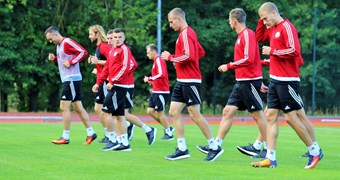 FOTO: nacionālā izlase Jūrmalā sākusi treniņnometni pirms spēles pret Ungāriju