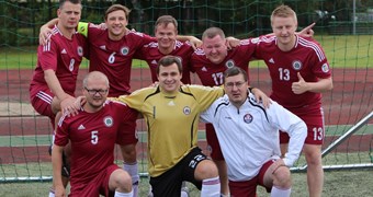 Latvijas mediju un draugu komanda startē tradicionālajā turnīrā Lietuvā