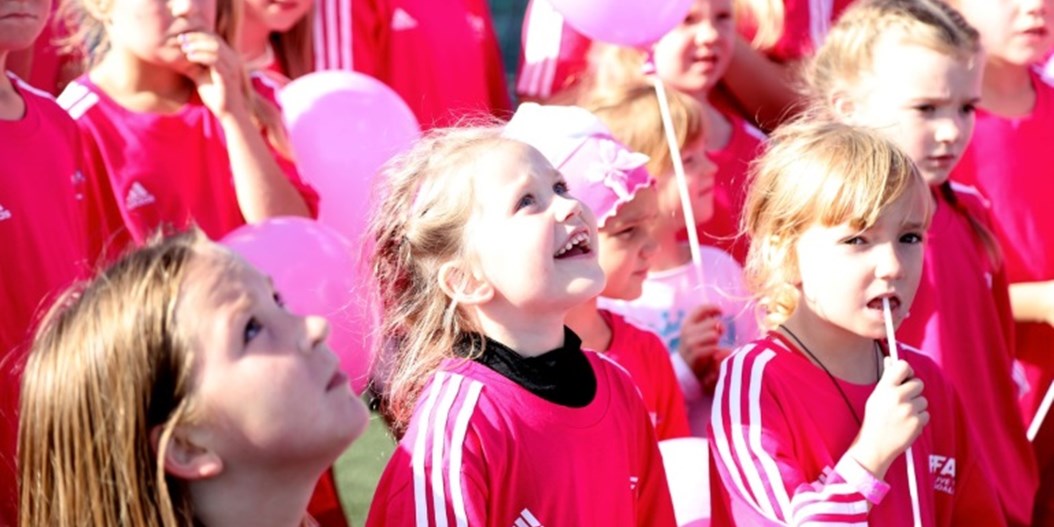 Meiteņu futbola festivāls Live Your Goals Tukumā un Rēzeknē pulcē vairāk nekā 100 dalībnieces