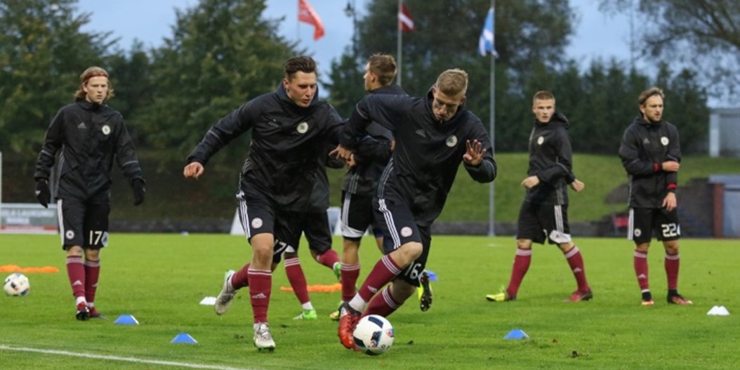 FOTO: Latvijas U-21 izlase Liepājā gatavojas spēlei pret Skotiju