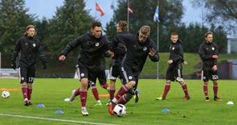 FOTO: Latvijas U-21 izlase Liepājā gatavojas spēlei pret Skotiju