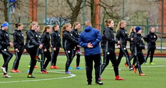FOTO: Latvijas WU-17 meiteņu futbola izlases selekcijas treniņš Rīgā