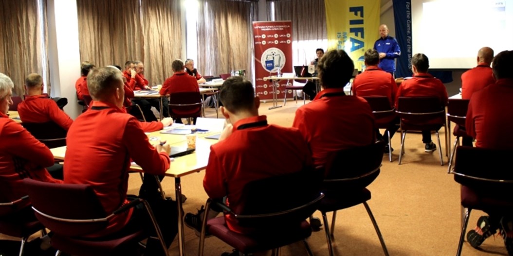 Jaunās "A-UEFA Elite Youth" programmas treneri skolojas starptautisku speciālistu vadībā