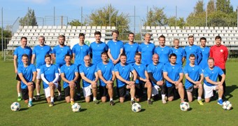 B-UEFA treneru programmas dalībnieki dalās pieredzētajā pēc nodarbībām Staicelē