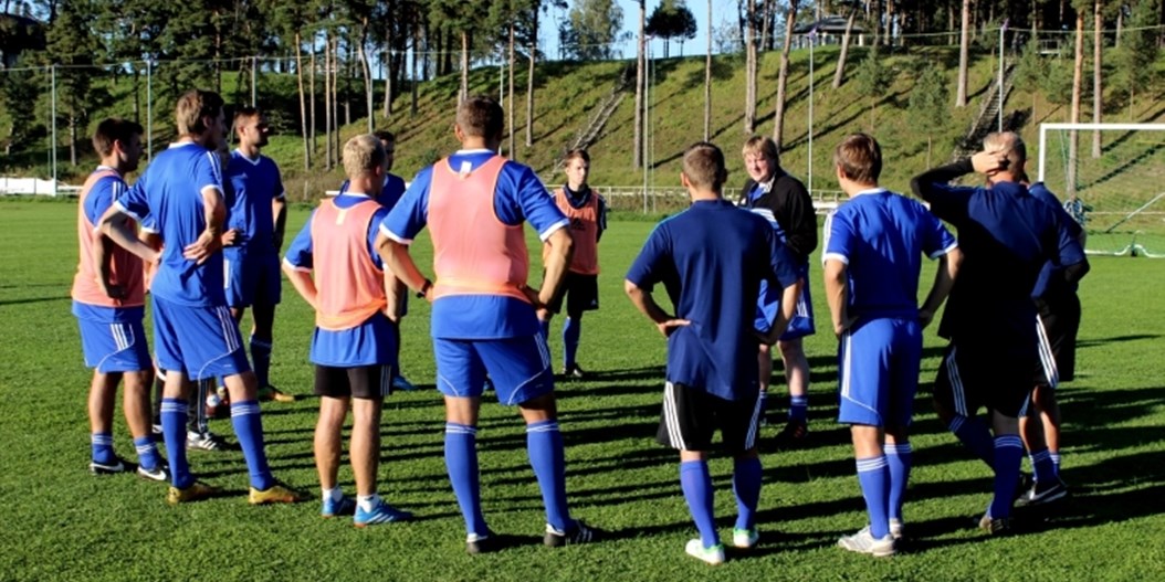 B-UEFA treneru kursu jaunais sasaukums ticies nodarbībās Staicelē