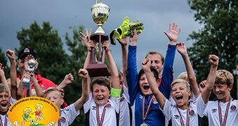 Latvijas un Lietuvas komandām uzvaras bērnu futbola turnīra "Dobrecova kauss" noslēdzošajās sacensībās