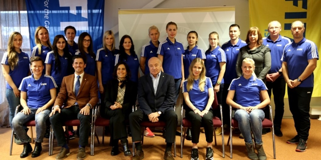 Bijusī Turcijas FF ģenerālsekretāre Rīgā pasniedz sieviešu futbola vadības kursus