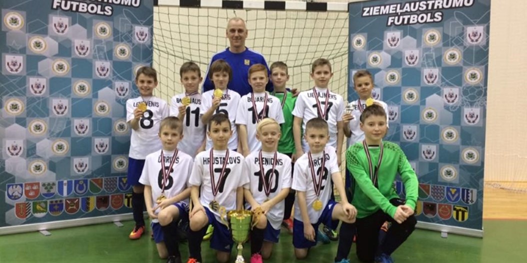 Latvijas čempionu tituls futbolā telpās U-10 grupā ceļo uz Ventspili