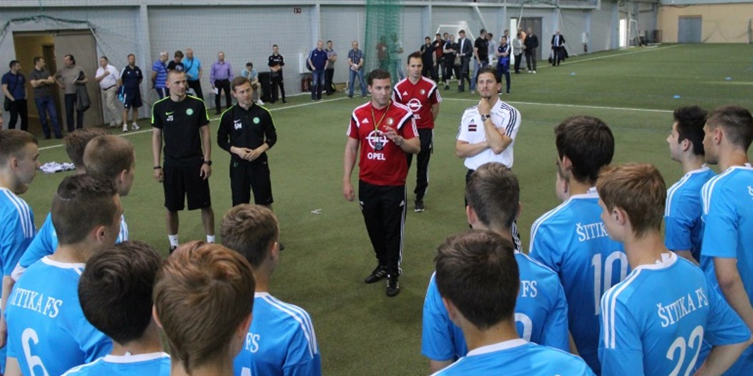 Ar "Feyenoord Academy" izglītības semināru Rīgā stiprina Latvijas un Nīderlandes futbola sadarbību