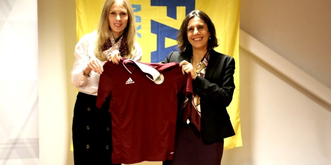 Ar sertifikātu pasniegšanu Rīgā noslēgušies FIFA sieviešu futbola vadības kursi