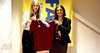 Ar sertifikātu pasniegšanu Rīgā noslēgušies FIFA sieviešu futbola vadības kursi