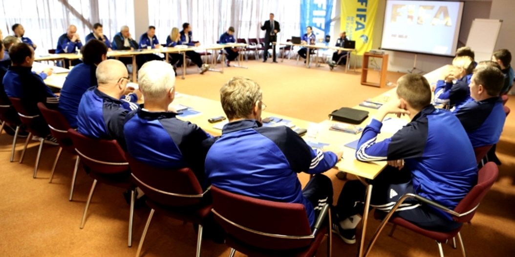 Ar 27 speciālistu dalību Rīgā aizvadīts FIFA vārtsargu treneru seminārs