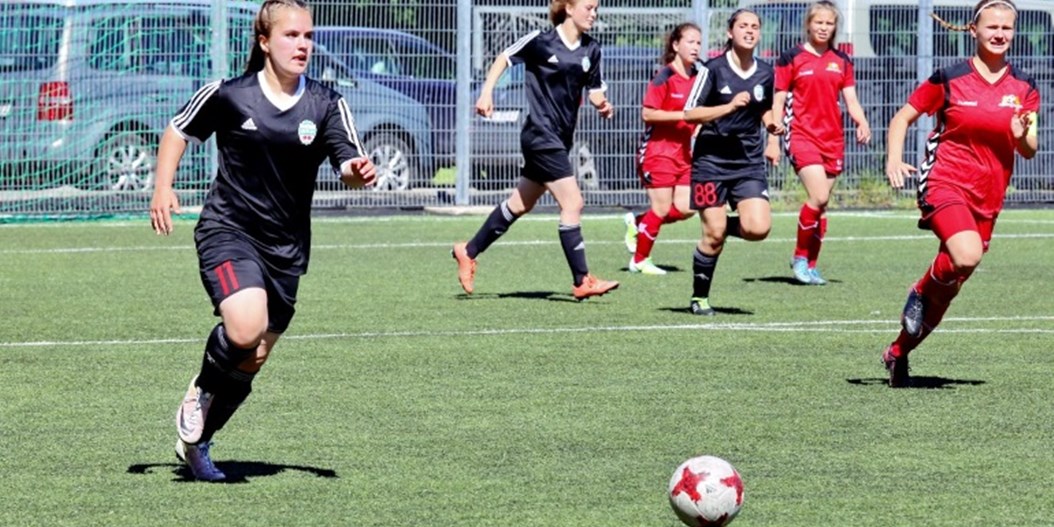 Liepājnieces kā pirmās sasniedz Latvijas sieviešu futbola kausa izcīņas finālu