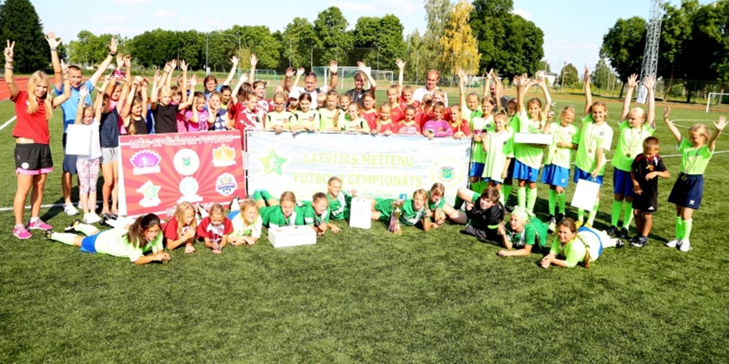 Rēzeknes BJSS futbolistes uzvar Latvijas meiteņu čempionāta U-12 vecuma grupā