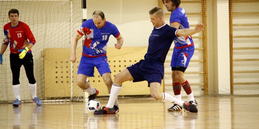 Latvijas komercbanku telpu futbola turnīrā BIB tuvu sudraba godalgām