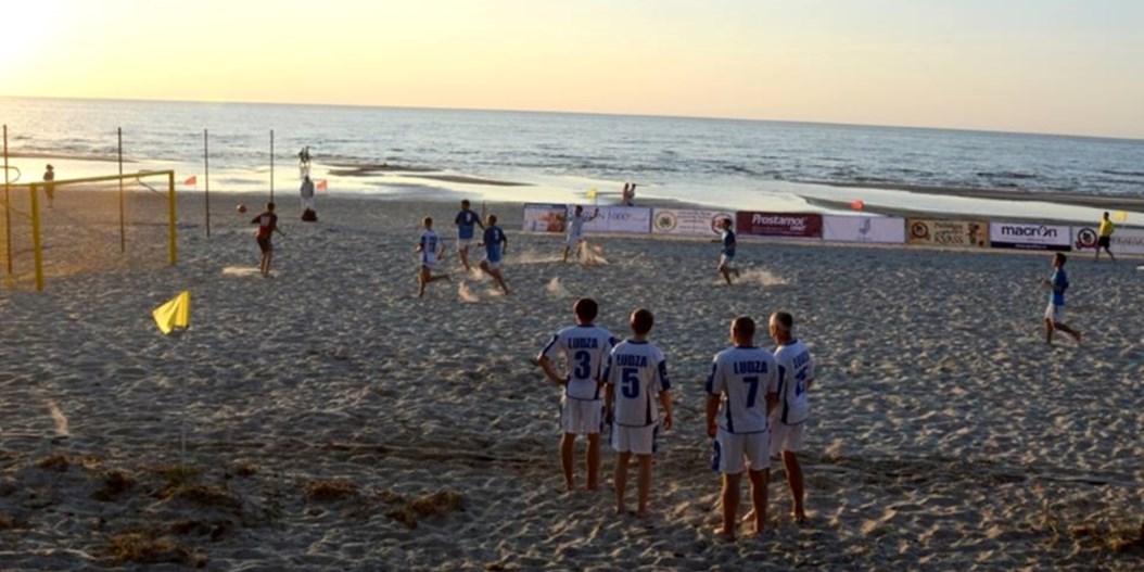 "Ceresit/RTU" atgūst līderpozīcijas Latvijas pludmales futbola čempionātā