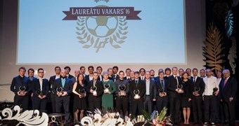 Krāšņā LFF Laureātu vakarā sveikti gada labākie Latvijas futbolā