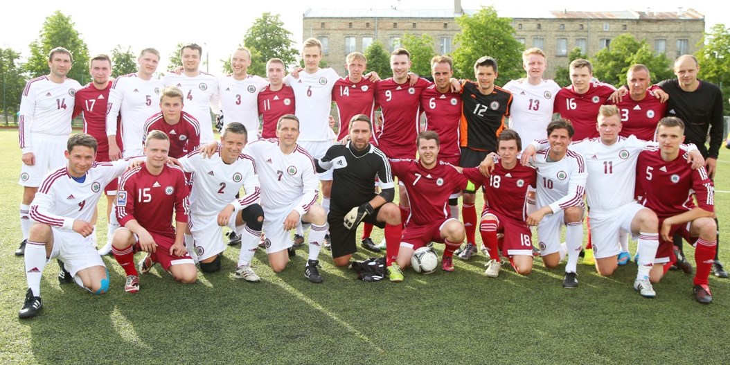LFF darbinieki draudzības spēlē pārspēj Latvijas futbola līdzjutēju komandu