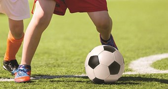 Skolēnus aicina uz futbola pamatu apmācības nodarbībām