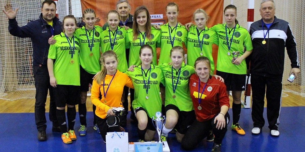Rēzeknes BJSS/novada BJSS - pirmās 2015. gada meiteņu telpu futbola čempiones