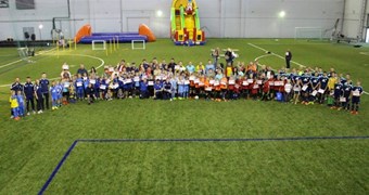 Rīgas futbola svētki bērniem pulcē vairāk nekā 400 interesentu